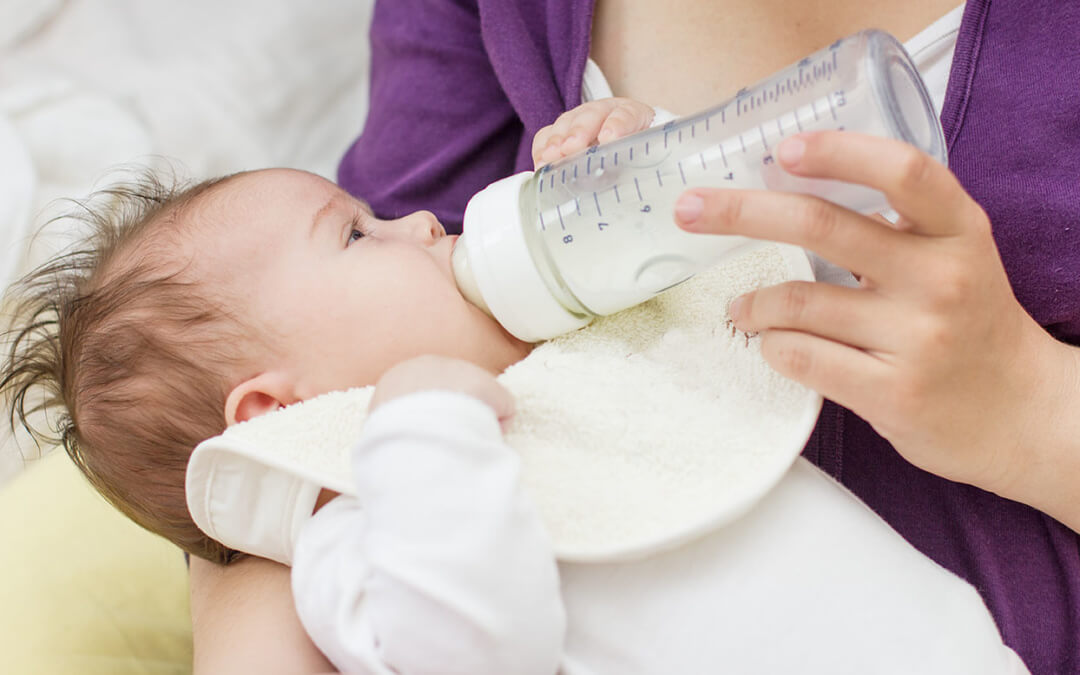 Bottle Feeding: The Babe’s Guide to Bottle Feeding